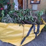 Garden Waste - 1 HIPPOSKIP Bag HIPPOSKIP                            0.75 - 1.00 Tonne                        

 (L)210cm x (W)165cm x (H)100cm               Contains mainly hedge trimmings and tree branches from Garden Clearance                     Please return the bag when empty E1